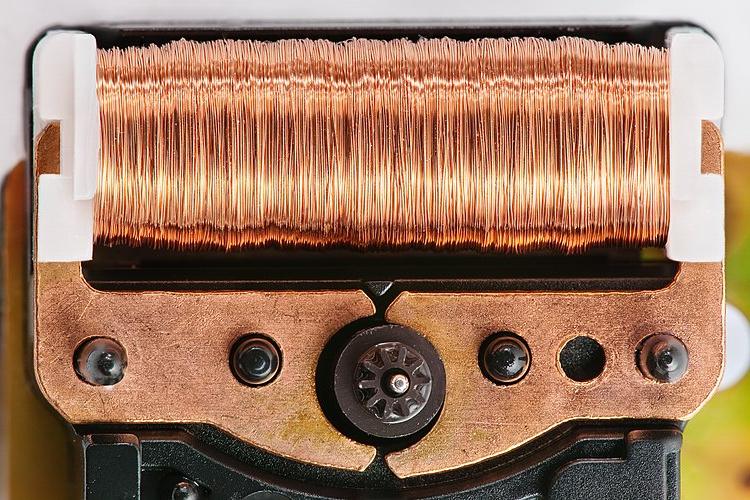 Lavet-type stepper motor rotated.jpg